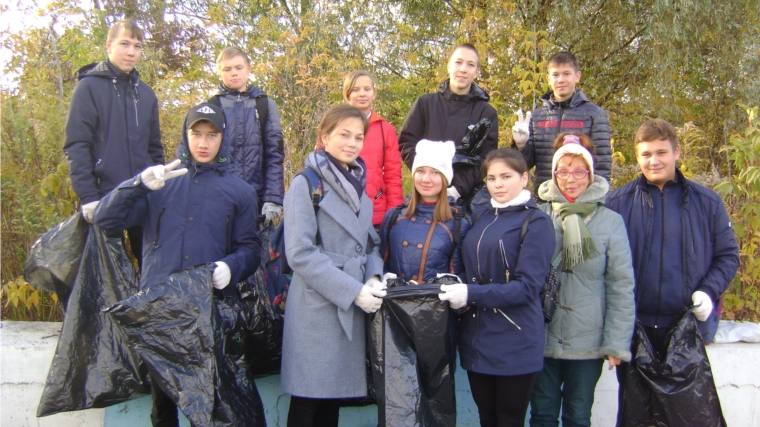 Осенние экологические мероприятия: активисты общественной организации «Зеленый город» провели акцию чистоты на прибрежной зоне р. Трусиха