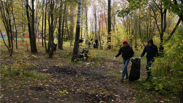 В Ленинском районе г.Чебоксары продолжаются субботники в рамках осеннего санитарно-экологического месячника