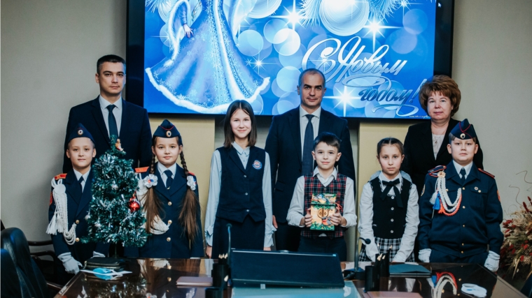 Школьников-призеров и победителей различных конкурсов поздравил глава администрации Чебоксар Алексей Ладыков